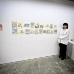 Takashi Murakami Instagram – 復活後のGEISAIは30歳以下の若者へのチャンスを広げてみたいと言う明確なビジョンがあったのだが、30歳以上の出展もなんとかしろ！とうるさいので、まぁ、会場も大きいし、良いかと思って了承した。
しかし賞まで、あげようとは思わなかった。
そしたら、審査員のカイカイキキアーティスト達から、30歳以上も賞をあげましょうよ、と言われてそうすることにした。
いろいろ私個人の思惑が捩れる現場のダイナミクスに多少戸惑いはあったが、まぁ、いっか、と思ってた。

この朋弓さんは、元、ミスターのアシスタントだったらしいのだが、辞めるにあたっていろいろ迷惑をかけてた事が、本展覧会をやってから発覚し、それはけしからん！と私が憤って、2人をつなげたが、もしかすると間違いだったのかもしれない。まぁ、しかし、そういうコミュニケーション含めてのGEISAIというイベントです。その復活のGEISAI。
来年7月に、京都で3回目をやることになりました。トホホ。これはあるしがらみでやることになったのです。
ほへぇ。

Winner of the Classic Special Prize
at “GEISAI#22 & Classic” @geisai
Tomoyumi, @tomoyumi33 a solo exhibition
“Borderline,”
2023/12/18 (Mon) to 12/24 (Sun).
https://zingarokk.com/gallery/hidarizingaro/exhibition/37576/
at Hidari Zingaro @hidarizingaro
.
.
「GEISAI#22&Classic」@geisai 
Classic特別賞 受賞。
朋弓　@tomoyumi33  個展
「ボーダーライン」
2023/12/18(月)〜12/24(日)
https://zingarokk.com/gallery/hidarizingaro/exhibition/37576/
会場　Hidari Zingaro @hidarizingaro 中野ブロードウェイ