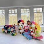 Takashi Murakami Instagram – The art collection of Ms. Mira Mikati @miramikati at her house was presented on leagueoto’s @leagueoto page.
She has been extremely supportive of Mr. @misteryanen and myself over the years.
With our art, we have almost single-mindedly been working on translating the visual and ideological influences of the otaku culture that started in the late 70s in Japan into Western contemporary art through the concept of Superflat. By collecting them and displaying them stylishly and beautifully, collectors like Mikati-san create their own world of beauty in a completely different dimension.

In the world of art, artists create their works without clear understanding as to why, and there are galleries that choose to present their works. And then there are collectors like Mikati-san, who digest those works in their own way and give them a more valuable presentation. A curator or critic who encounters those works at the collector’s house may introduce them to a museum, and at the museum the true value of the works are tested, and the evaluation will spread to the general public. I believe that it is only thanks to people like Mikati-san, who first see value in our works, that we, the artists, come to have meaning in this world.

Mikati-san, I have not seen you for quite some time, since the pandemic. I look forward to seeing you again.

Thank you as well, leagueoto’s editorial team, for all your support!

leagueoto @leagueoto 
のページで、ミラミカティさん @miramikati のお家のコレクションが公開されてました。
僕やミスター @misteryanen が滅茶苦茶お世話になって来ました。
僕らの芸術作品は日本の70年代後半から始まったオタク文化の影響を受けて来たビジュアルや思想的なモノを、スーパーフラットの思考を通して、西欧的な現代美術に転換させたもので、ただ必死に翻訳し続けて来たのですが、このミカティさんのように、コレクションしてくださって、おしゃれに美しく飾ってくださる事で、全く別次元の美の世界を創造してくださってます。

芸術の世界は、アーティストが何か訳もわからず作ったものを、チョイスするギャラリーが居て、それをミカティさんみたくコレクションして、咀嚼してより価値のあるプレゼンテーションをしてくれて、そのお家で作品に出会った、キュレーター、クリティックが、美術館に紹介してくれて、で、美術館にて真価が問われて、一般の人たちに広まるわけですが、その最初の評価をして下ったミカティさんのような人がいればこその、私たち、アーティストのこの世での意味でもあると思っています。

ミカティさん、pandemicを挟んでしばらくお会いしておりません。
また、お会いできる日を楽しみにしております。

あと、leagueotoの編集部様、いつもサポートありがとうございます！ Beirut, Lebanon