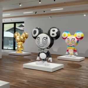 Takashi Murakami Instagram - TAKASHI MURAKAMI features a selection of life-size sculptures illuminating two paramount subjects in the Japanese artist’s oeuvre: Mr. DOB and Miss Ko2.

This exhibition—co-presented by Perrotin and Nahmad Contemporary—is on view at Tarmak22 in the Gstaad Airport.

TAKASHI MURAKAMI
Presented by Perrotin and Nahmad Contemporary
February 14–March 12, 2024
Tarmak22 at the Gstaad Airport
Oeystrasse 29, Gstaad, Switzerland
__
@takashipom #takashimurakami @nahmadcontemporary @perrotin #Perrotin #nahmadcontemporary⁠ @tarmak22
__
Photos: Julien Gremaud⁠
©Takashi Murakami/Kaikai Kiki Co., Ltd. All Rights Reserved. Courtesy Perrotin