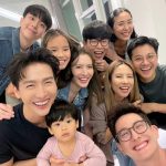 Taksaorn Paksukcharern Instagram - เบิร์ดเดย์กันทุกปี ปีนี้พิเศษมีหนุ่มน้อยพีร์เจที่น่ารักด้วย แฮปปี้ อบอุ่น หัวเราะกันทั้งคืนจนเหนื่อยเช่นเคย... ขอบคุณนะคะ รักบ้านนี้ที่สุดค่ะ 🤗❤️❤️