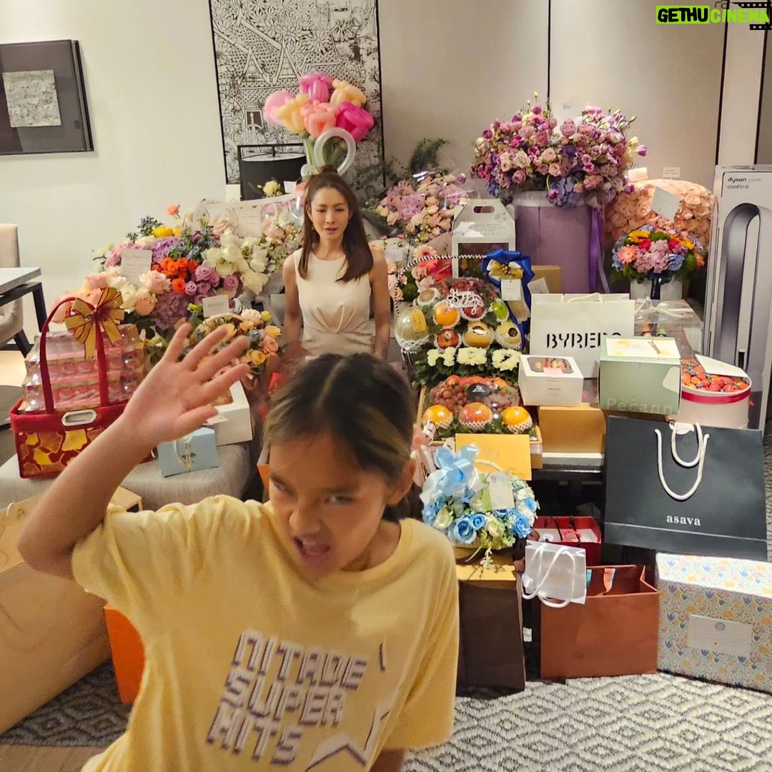 Taksaorn Paksukcharern - 231.7K Likes - ขอบคุณที่ทำให้วันเกิดปีนี้ที่คิดว่าจะไม่ดีกลับดี... ดีต่อใจ 😊 ขอบคุณมากนะคะสำหรับทุกความรักและหวังดี ดอกไม้ และของขวัญจากทุกคนค่ะ... ขอให้ทุกคนมีความสุขในทุกๆวันเช่นกัน...
รักนะคะ 🩷🙏🩷