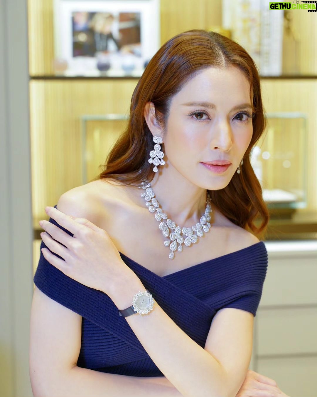 Taksaorn Paksukcharern Instagram - พบกับ Chopard Boutique ในคอนเซ็ปต์ล่าสุด ตามปรัชญาการออกแบบในแนวคิด “เมซง” (Maison) หรือ “บ้าน” ได้แล้ววันนี้ที่ศูนย์การค้าสยามพารากอน #Chopard #ChopardBoutique #ChopardSiamParagon