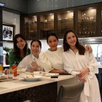 Taksaorn Paksukcharern Instagram - ขอบคุณออม&ตี๋ ที่ชวนมาร่วมฟังสวดพระพุทธมนต์ ถวายเพล และสังฆทานนะคะ 🤍🙏🤍@piyaromaom @tee7star อิ่มใจ อิ่มท้อง และดีใจได้เจอเพื่อนๆ จบงานด้วยให้สัมภาษณ์เจาะลึก Exclusive interview for my RB girls 🤭❤️ #เด็กราชินีบน #RB69