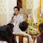 Taksaorn Paksukcharern Instagram – ขอบพระคุณอาจารย์ช้างที่ให้แอฟได้ร่วมพิธีสวดนพเคราะห์ดาวราหูย้ายราศีค่ะ 🤍🙏🤍 @morchang 

ได้ไหว้ด้วยกันในวันเกิดเพื่อนรัก @thanikan_oum และดีใจได้เจอเชอรี่ด้วยนะคะ  @cherrykhemupsorn 😊 วัดสระเกศ ราชวรมหาวิหาร ภูเขาทอง