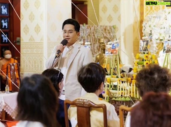 Taksaorn Paksukcharern Instagram - ขอบพระคุณอาจารย์ช้างที่ให้แอฟได้ร่วมพิธีสวดนพเคราะห์ดาวราหูย้ายราศีค่ะ 🤍🙏🤍 @morchang ได้ไหว้ด้วยกันในวันเกิดเพื่อนรัก @thanikan_oum และดีใจได้เจอเชอรี่ด้วยนะคะ @cherrykhemupsorn 😊 วัดสระเกศ ราชวรมหาวิหาร ภูเขาทอง