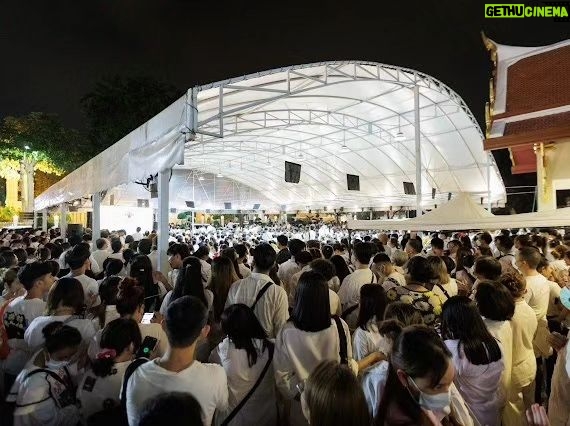 Taksaorn Paksukcharern Instagram - ขอบพระคุณอาจารย์ช้างที่ให้แอฟได้ร่วมพิธีสวดนพเคราะห์ดาวราหูย้ายราศีค่ะ 🤍🙏🤍 @morchang ได้ไหว้ด้วยกันในวันเกิดเพื่อนรัก @thanikan_oum และดีใจได้เจอเชอรี่ด้วยนะคะ @cherrykhemupsorn 😊 วัดสระเกศ ราชวรมหาวิหาร ภูเขาทอง