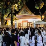 Taksaorn Paksukcharern Instagram – ขอบพระคุณอาจารย์ช้างที่ให้แอฟได้ร่วมพิธีสวดนพเคราะห์ดาวราหูย้ายราศีค่ะ 🤍🙏🤍 @morchang 

ได้ไหว้ด้วยกันในวันเกิดเพื่อนรัก @thanikan_oum และดีใจได้เจอเชอรี่ด้วยนะคะ  @cherrykhemupsorn 😊 วัดสระเกศ ราชวรมหาวิหาร ภูเขาทอง