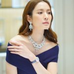 Taksaorn Paksukcharern Instagram - พบกับ Chopard Boutique ในคอนเซ็ปต์ล่าสุด ตามปรัชญาการออกแบบในแนวคิด “เมซง” (Maison) หรือ “บ้าน” ได้แล้ววันนี้ที่ศูนย์การค้าสยามพารากอน #Chopard #ChopardBoutique #ChopardSiamParagon