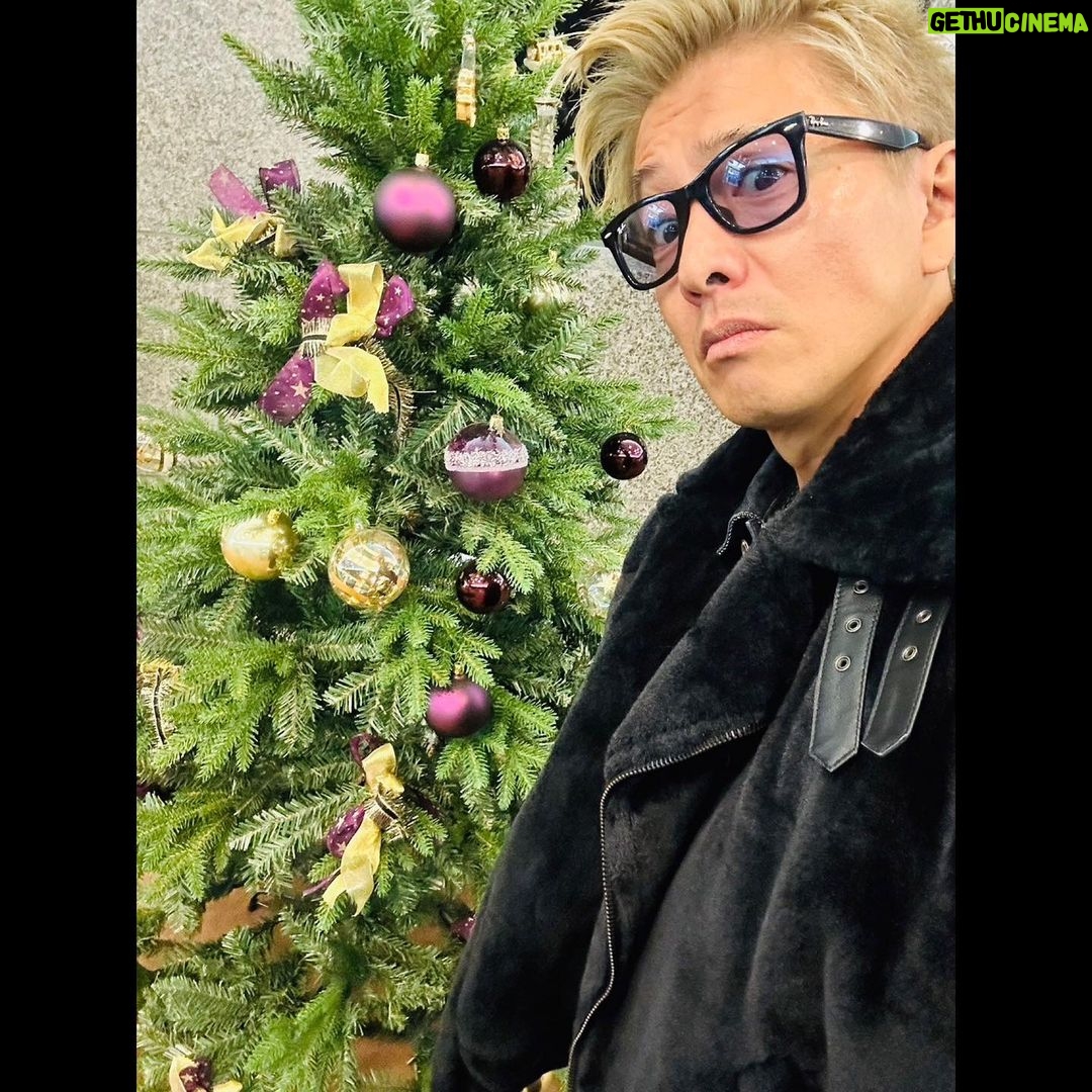 Takuya Kimura Instagram - 「TFMに行ったら、何処かで見た事のあるクリスマスツリーが。今もちゃんと飾ってくれて嬉しいです! ありがとうございます!」 拓哉 #木村拓哉#TakuyaKimura