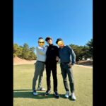 Takuya Kimura Instagram - ⁡ ⁡ ⁡ 「本日は今年の打ち納めをさせていただきましたぁ〜！ あすなろ白書からお世話になってる方とのラウンド。 沢山の現場で共に作業してきた監督も共に。 朝一はほんの少し冷えましたが、後半はとっても暖かくて最高の打ち納めになりました！ありがとうございました。」 ⁡ 拓哉 #木村拓哉#TakuyaKimura