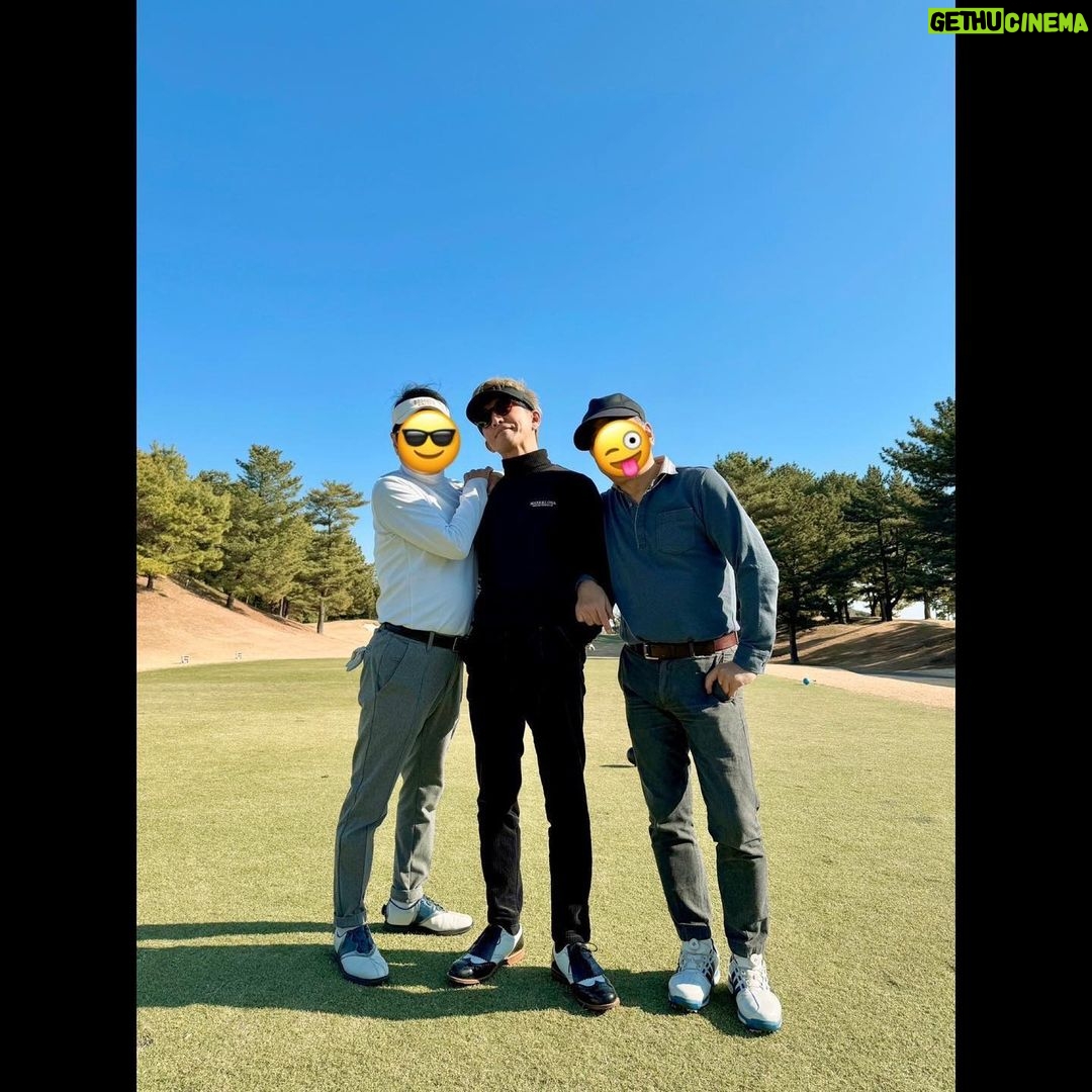 Takuya Kimura - 136.6K Likes -
「本日は今年の打ち納めをさせていただきましたぁ〜!
あすなろ白書からお世話になってる方とのラウンド。
沢山の現場で共に作業してきた監督も共に。
朝一はほんの少し冷えましたが、後半はとっても暖かくて最高の打ち納めになりました!ありがとうございました。」
拓哉
#木村拓哉#TakuyaKimura