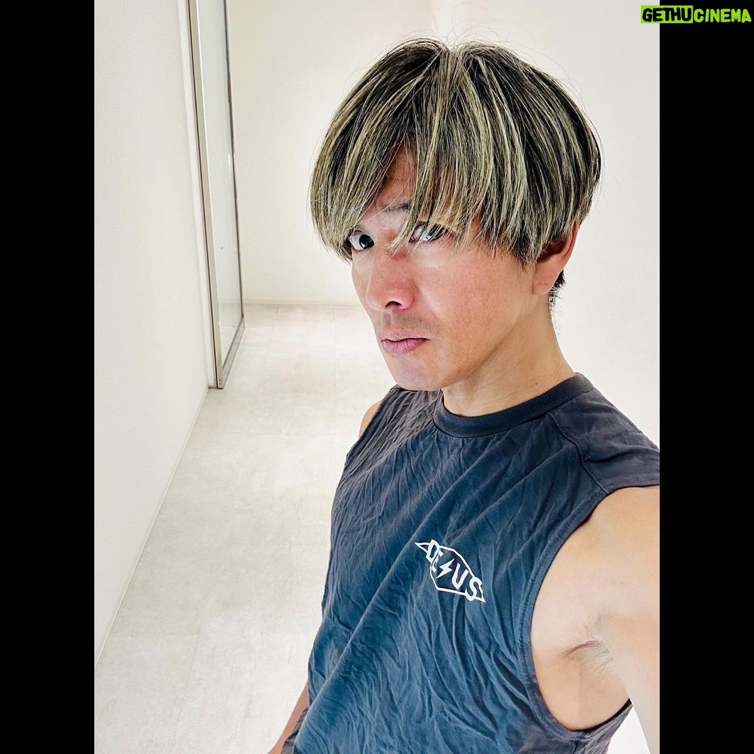 Takuya Kimura Instagram - 「今日は自分の身体を動かしに! あぁ〜、さっぱり。 帰り道に見た"月"に、思わず見惚れてしまいました…。」 拓哉 #木村拓哉#TakuyaKimura