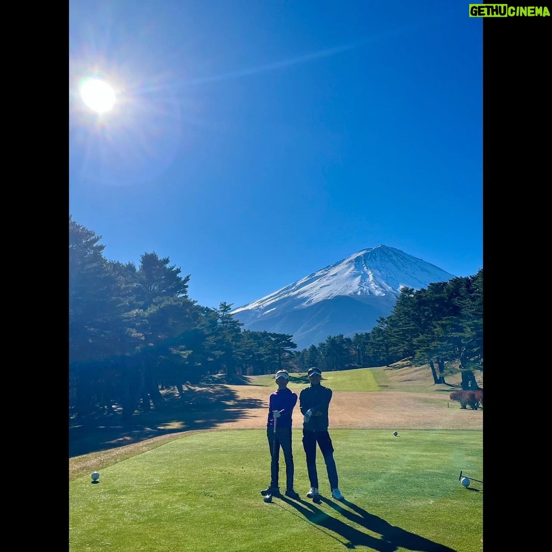 Takuya Kimura - 139.6K Likes -
「今日は久々に沢村さんと共にゴルフへ。
やはり楽しい時間でした。
ありがとうございましたぁ〜!」
拓哉
#木村拓哉#TakuyaKimura
