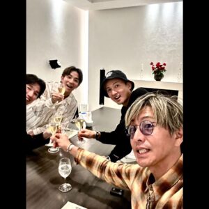 Takuya Kimura Instagram - ⁡
⁡
⁡
「楽しいひと時❕」
⁡
PEACE‼︎
⁡
STAYSAFE!
⁡
拓哉
#木村拓哉#TakuyaKimura