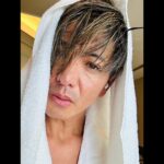Takuya Kimura Instagram - ⁡ ⁡ ⁡ 「仮歌を聴きながらサッパリタイム❕」 ⁡ PEACE‼︎ ⁡ STAYSAFE! ⁡ 拓哉 #木村拓哉#TakuyaKimura