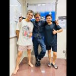 Takuya Kimura Instagram - ⁡ ⁡ ⁡ 「本気の、物凄いエネルギーに拍手❕ 素晴らしかったぁ〜❕ 終演後に2人と会えて嬉しかったぁ〜❕ お疲れ様でした。」 ⁡ PEACE‼︎ ⁡ STAYSAFE! ⁡ 拓哉 #木村拓哉#TakuyaKimura