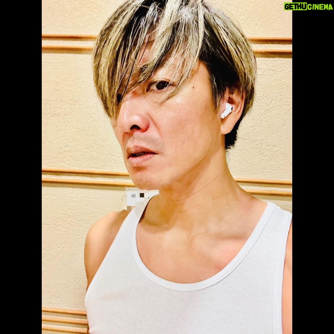 Takuya Kimura Instagram - 「今日はトレーニング中、ずっと仮歌を聴きながら…。 徐々にギアが入ってきましたぁ〜❕」 PEACE!! STAYSAFE! 拓哉 #木村拓哉#TakuyaKimura