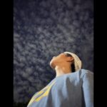 Takuya Kimura Instagram - ⁡ ⁡ ⁡ 「今日のナイトパトロール。 見上げると、まるでクラゲの群れの様な雲が広がっていました❕ 若干涼しい感じでしたが、500mlのお水は途中で3本…。 犬達は、ぐっすりんこしてくれると思います❕」 ⁡ PEACE‼︎ ⁡ STAYSAFE! ⁡ 拓哉 #木村拓哉#TakuyaKimura