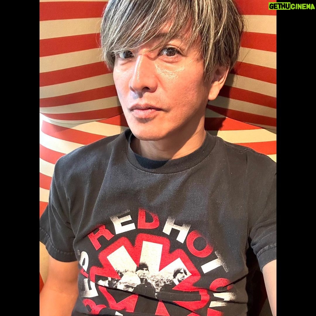 Takuya Kimura - 152.1K Likes -
「今日も危険な暑さですねぇ〜❕
車を走らせると、夏休みを感じる人の多さでした…。
帰宅すると、お待ちかねの感情が爆発してます…。」
PEACE‼︎
STAYSAFE!
拓哉
#木村拓哉#TakuyaKimura