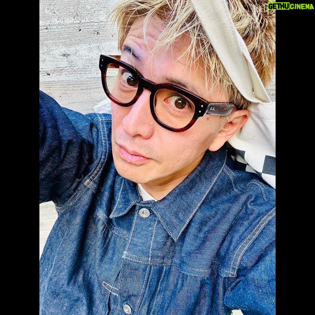 Takuya Kimura Instagram - 「おはようございます! 朝から暖かいですね。 今日も、一日お互いに笑顔を忘れず行ったりましょう」 拓哉 #木村拓哉#TakuyaKimura