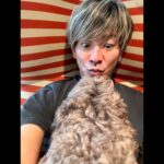 Takuya Kimura Instagram - ⁡ ⁡ ⁡ 「今日も危険な暑さですねぇ〜❕ 車を走らせると、夏休みを感じる人の多さでした…。 帰宅すると、お待ちかねの感情が爆発してます…。」 ⁡ PEACE‼︎ ⁡ STAYSAFE! ⁡ 拓哉 #木村拓哉#TakuyaKimura