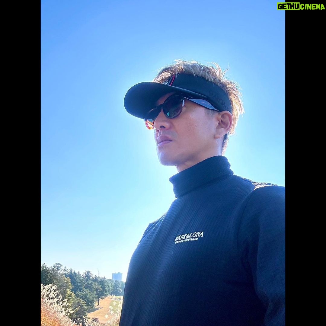 Takuya Kimura - 136.6K Likes -
「本日は今年の打ち納めをさせていただきましたぁ〜!
あすなろ白書からお世話になってる方とのラウンド。
沢山の現場で共に作業してきた監督も共に。
朝一はほんの少し冷えましたが、後半はとっても暖かくて最高の打ち納めになりました!ありがとうございました。」
拓哉
#木村拓哉#TakuyaKimura