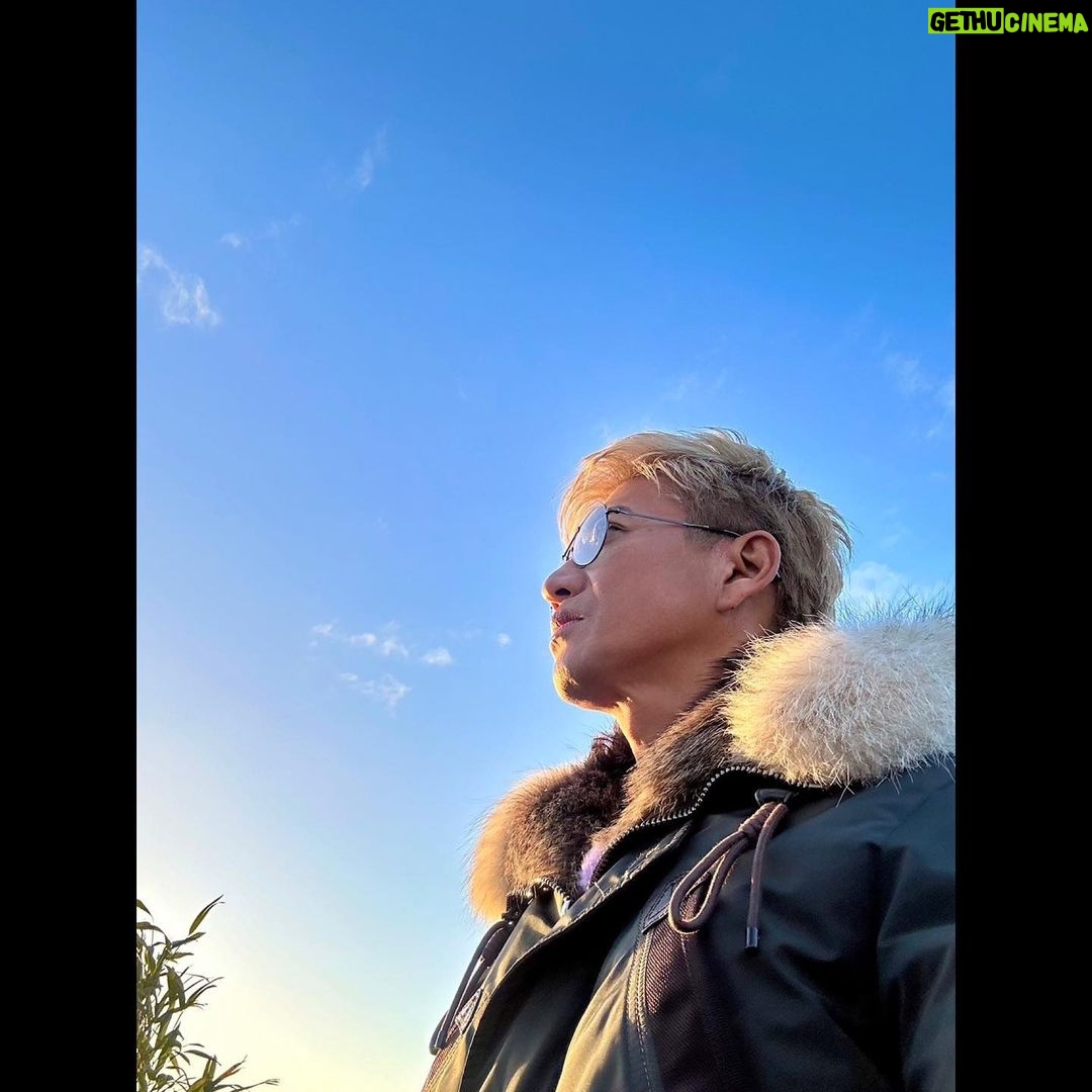 Takuya Kimura Instagram - 「やっと抜ける様な青空に出会えました! 太陽が見れただけで、気持ちが全然違いますね。」 拓哉 #木村拓哉#TakuyaKimura