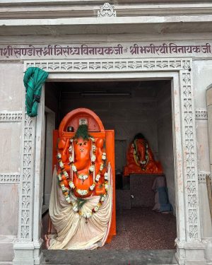 Tamannaah Instagram - Har har Mahadev 🙏🙏🙏

#kashivishwanath #varanasi