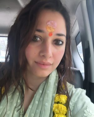 Tamannaah Instagram - Har har Mahadev 🙏🙏🙏

#kashivishwanath #varanasi