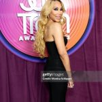 Tamar Braxton Instagram - @soultrain Thank you for making me feel like the prettiest girl in the world✨💋 #soultrainawards #cohost #walmart #loveandwar10.