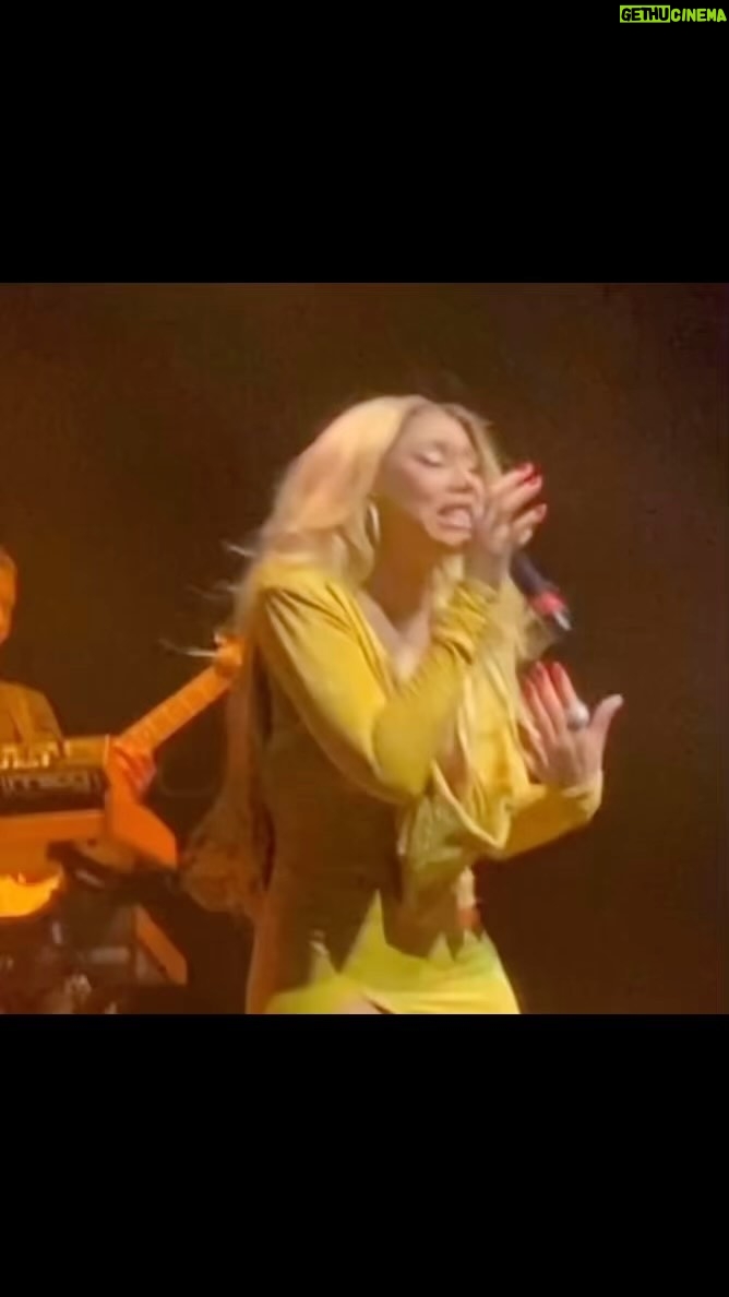 Tamar Braxton Instagram - I’m thinking about you all the way home!✨ ORLANDO I’ll see you Dec 8th! Get your tickets now 💛🤞🏽 #loveandwar10