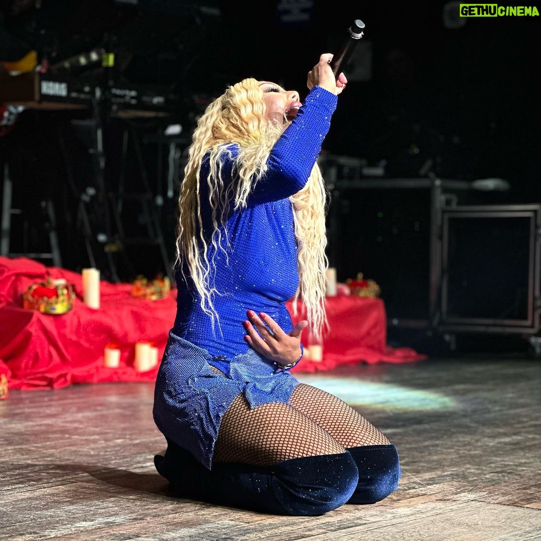 Tamar Braxton Instagram - Thank you all for allowing me to live out my dreams. I do this for you all my Tamartian friends ❤️❤️. I’m forever grateful to continue this tour with Part 2 ✨ #loveandwar10