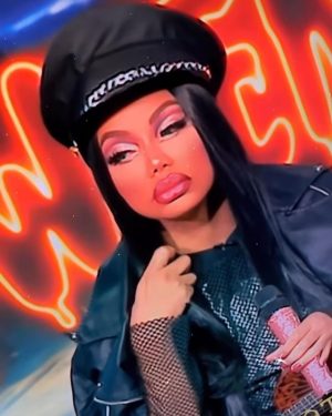 Tamar Braxton Instagram - Introducing Tamar BRATZon 😩🤣 … 😩🤣🤣 makeup by @makeupmadnessbycherry on @dishnation 🔥