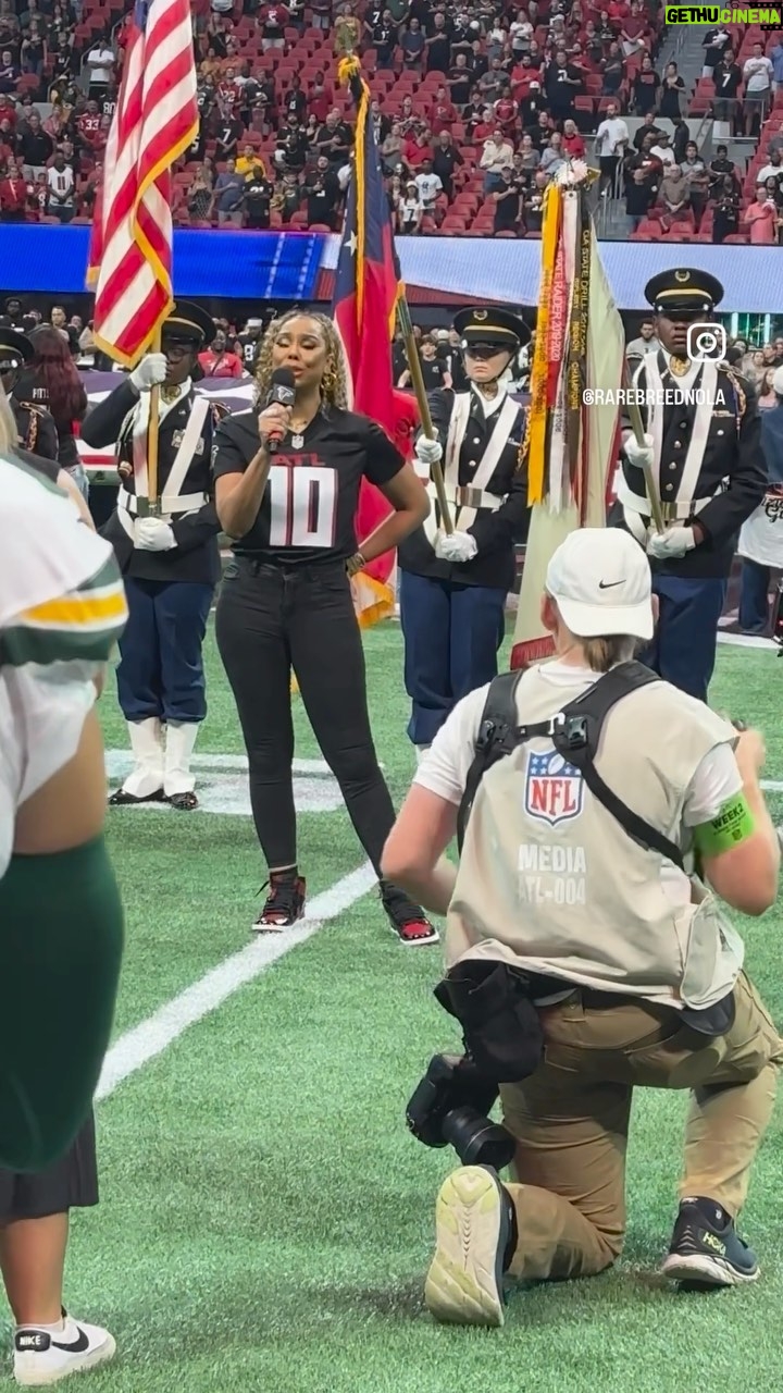 Tamar Braxton Instagram - I came for the hotdogs and nice people 🥂 #loveandwar10 thank you @atlantafalcons ❤️✨