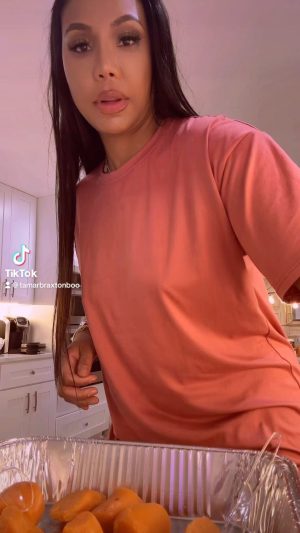 Tamar Braxton Instagram - I’m cooking on #tiktok cause it’s fun for now until some of y’all’s dumb comments work on my nerves 😩🫠😂…. This is a fish fry that i made in 45 mins @rarebreednola wanted some fish and he and @loganland8 was hungry so i had to pull it together fast❤️….. tune into our new show on #youtube #allthingsblack&white w/ Tamar and JR ALL NEW Episode tomorrow  LIVE at 8:30✨