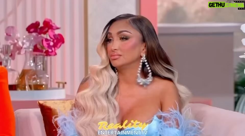 Tamar Braxton Instagram - So Monday #bbwla reunion airs and I had the absolute pleasure to host it. Don’t miss these beautiful ladies cut up and get right 🎯
