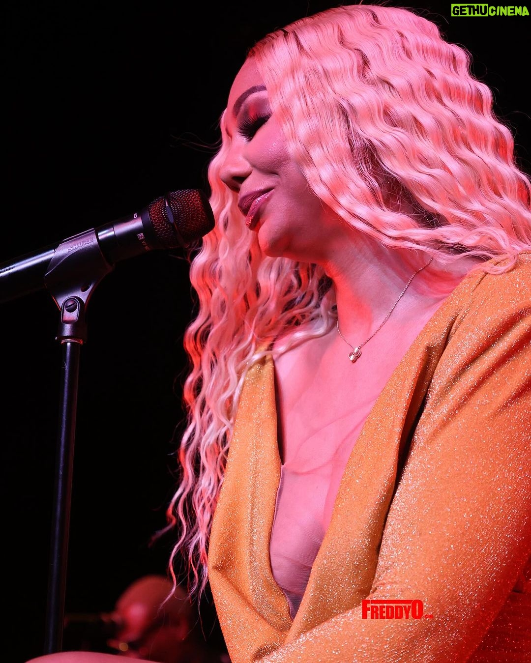Tamar Braxton Instagram - And I say where would I be if I didn't have you by my side. How I'm so blessed. Thank you Lord! I’m forever grateful! ✨💛🙌🏼 Follow our NEW OFFICIAL Part 2 #loveandwar10 page right now for all the official and latest updates @loveandwar10yrpart2