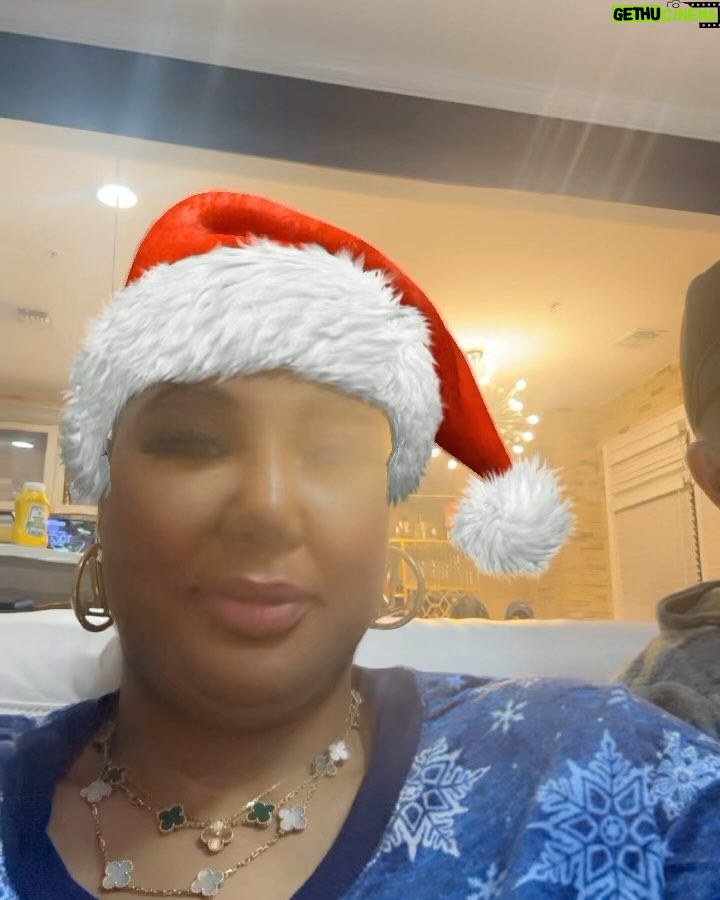 Tamar Braxton Instagram - Merry Christmas from the sugars 🎄🤣