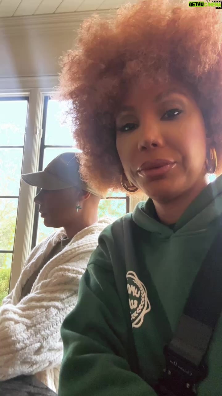 Tamar Braxton Instagram - 🚨Toni Braxton is still a blessing although the nerves are high. Praise God for y’all family anyway ✨