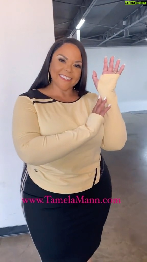 Tamela Mann Instagram - Our long sleeve contrast top is perfect for the upcoming autumn season! 💕Add to cart👇🏼 www.TamelaMann.com #tamelamann #tamelamanncollection
