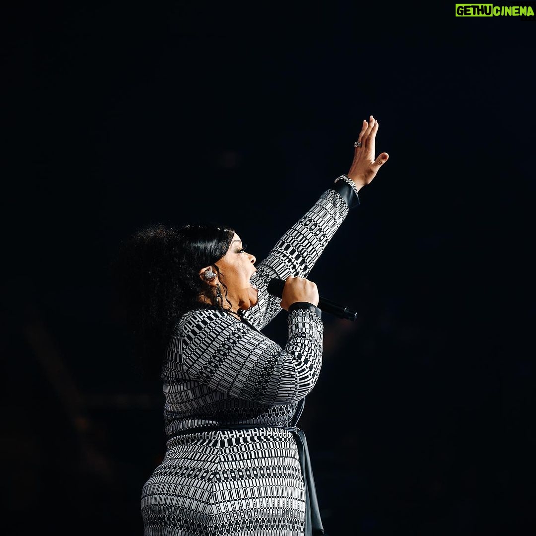 Tamela Mann Instagram - St. Louis moments 🙏🏾 📸: @alexyassrr #thereuniontour #themanns