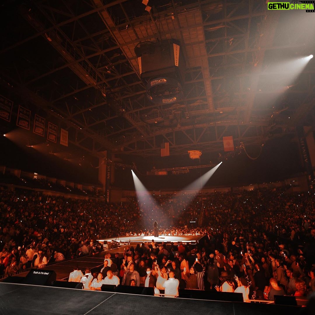 Tamela Mann Instagram - Thank you Jacksonville for the 🫶🏽 now we’re headed to the Carolinas! Raleigh we can’t wait to see you and have some good ole church! God has really been showing out at @reuniontourofficial !! 📸: @alexyassrr #raleigh #reuniontour #davidandtamelamann #davidmann #tamelamann #tillymanninc