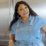 Tamela Mann Instagram - My niece @cosmogirl_beautystudio came to the house and gave me a @12elevenbbq recipe that’ll knock yo socks off!! Tune into Mama Mann’s Kitchen on #MannTv on YouTube Lets Eat! #MannTv #MamaMannsKitchen #Family #SundayDinner #eatgood #feelgood #TamelaMann #content