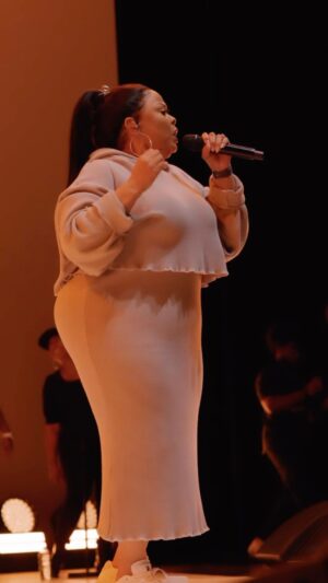 Tamela Mann Instagram - Take me to the King!♥️
We love you so much Jesus!🙌