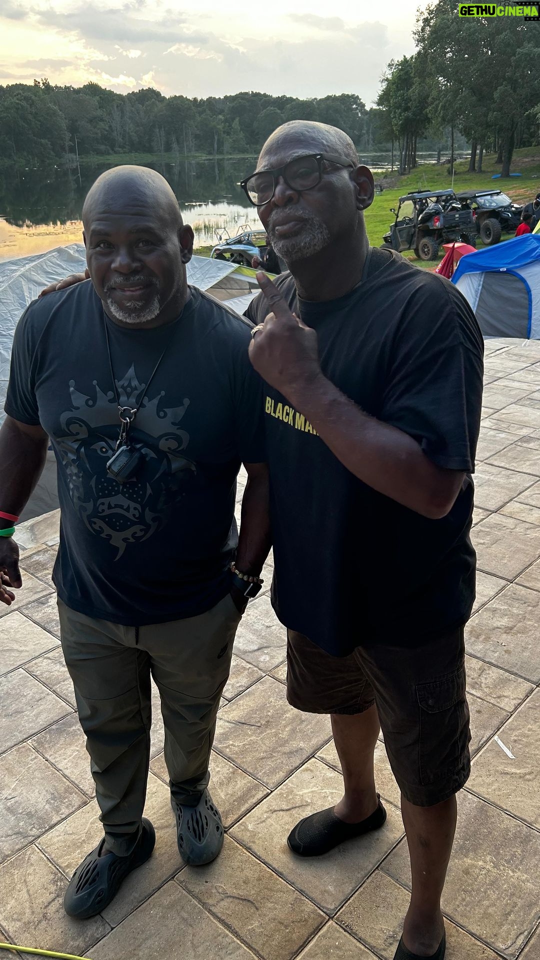 Tamela Mann Instagram - Family is all we have, and that is why we cherish it so much! This weekend was filled with so much love and peace. Shoutout to The Mann Family for being one of the greatest families on the planet! 🗣️ WE GON BE ALRIGHT 🫶🏾 #family #onelove #themanns