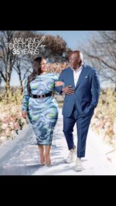 Tamela Mann Instagram - Love is what keeps us going. 35 years down, forever to go! 🫶🏼🫶🏾 #anniversary #love #themanns 📸: @pharrisphotos 🎨: @pholarbear1906