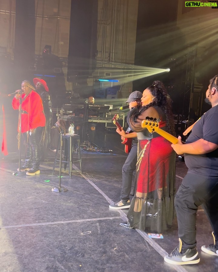 Tamela Mann Instagram - Mobile, AL You guys were AMAZING! Thank you all 🙏🏼 . . For tickets to The Overcomer Tour visit 👇🏼www.mannsworldtour.com