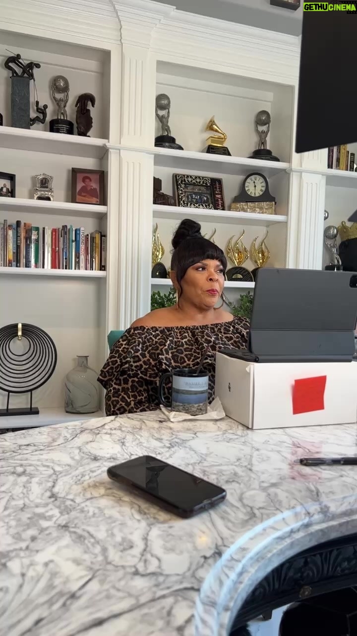 Tamela Mann Instagram - Press day with Tam #overcomerdeluxe #overcomer #tamelamann #helpme #conquer
