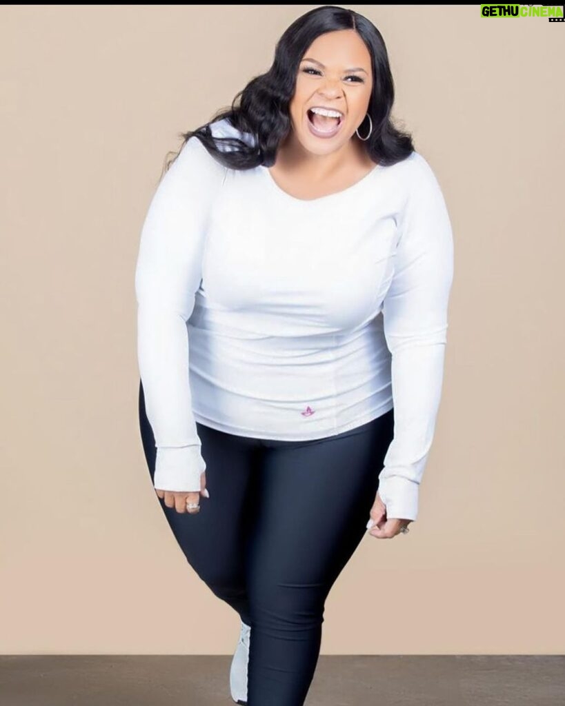Tamela Mann Instagram - The smile of a woman who catches a BOGO sale for Cyber Monday 😂 💕💕💕💕💕💕💕 Buy one of our logo leggings and get the second for FREE CODE: BOGOLOGO 💕💕💕💕💕💕💕 Buy 3 of our Blackout Collection Items and get 30% off CODE: BLACKOUT #cybermonday #bogo #tamelamann #tamelamanncollection