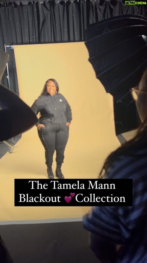 Tamela Mann Instagram - Shop The Blackout Collection 🖤💕 www.TamelaMann.com #tamelamann #themanns #fallfashion #fallootd